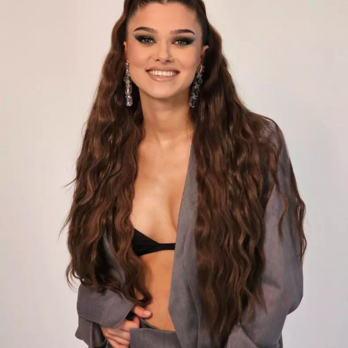 Theo Rose abordează sincer subiectele legate de imaginea de sine și critici