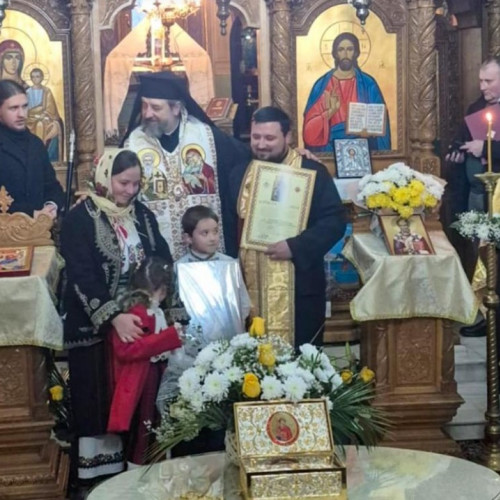Preot din Botoșani hirotesit iconom în cadrul unei ceremonii religioase