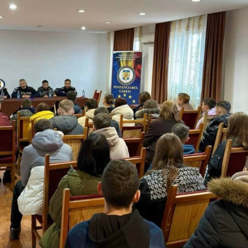 Elevii de la Liceul Teoretic „Mihai Viteazul” vizitează Penitenciarul Gaesti