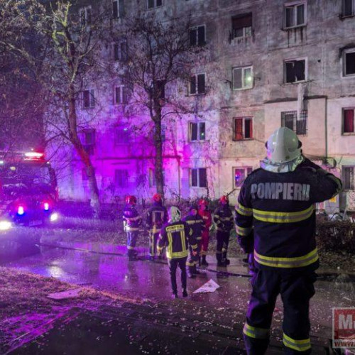 Explozie într-un bloc de garsoniere din Bacău