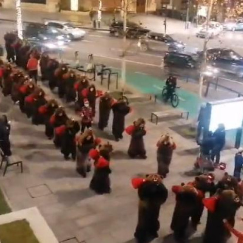 Colindătorii mascați au umplut străzile Clujului cu bucurie