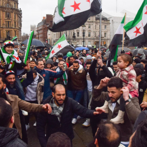 Oameni de toate vârstele sărbătoresc căderea lui Assad la Damasc și în Europa