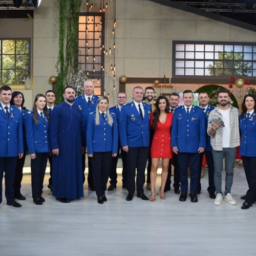 Jandarmii din Brașov continuă tradiția colindelor cu grupul "CORONA"