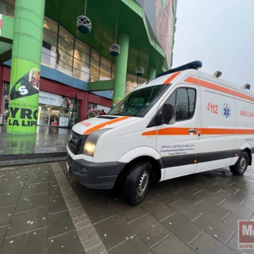 Incident alarmant la Uvertura Mall, un bărbat s-a prăbușit în inconștiență