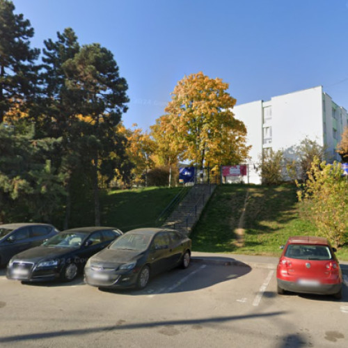 Parinții din Gheorgheni se plâng de lipsa locurilor de parcare la grădiniță