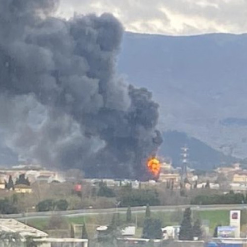 Incendiu devastator la un depozit de carburant lângă Florența: Doi morți și trei dispăruți