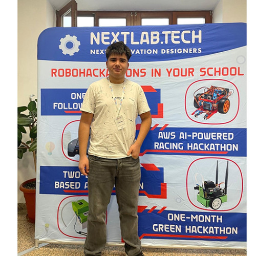 Sebastian Gabriel Enache, elev din Lumina, impresionat cu robotul SecureBot la concursul național de robotică