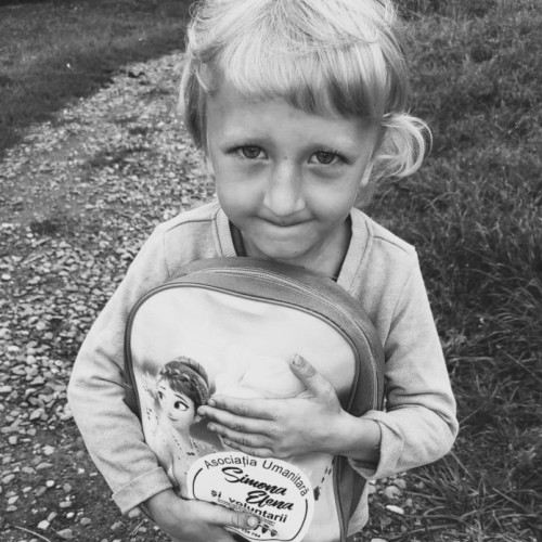 Tragedie în Cristinești: O familie îndurerată după moartea unei fetițe de șase ani