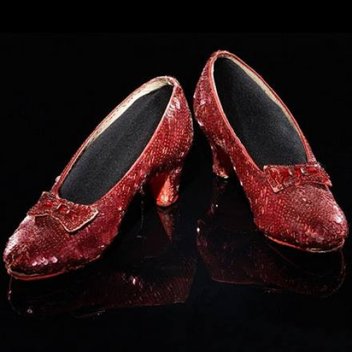 Pantofii de rubin ai lui Judy Garland, vânduți cu un preț record la licitație