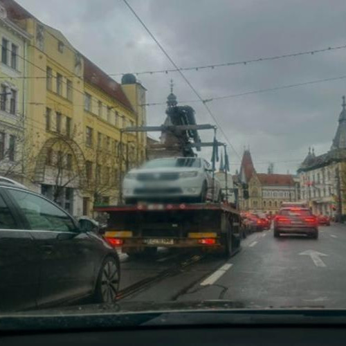 Șofer clujean surprins de ridicarea mașinii parcate ilegal