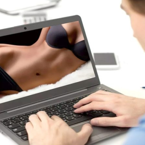 Tânăr din Petroșani condamnat pentru filmarea iubitei fără consimțământ