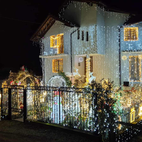 Casa unei familii din Ighiel, transformată într-un tărâm de basme de iarnă