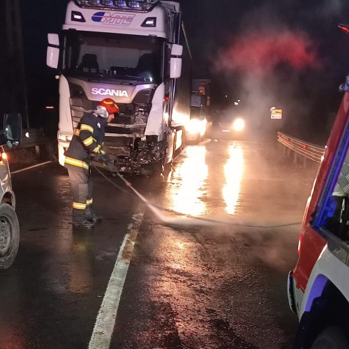 Trafic restricționat pe DN 68A din cauza unui accident mortal