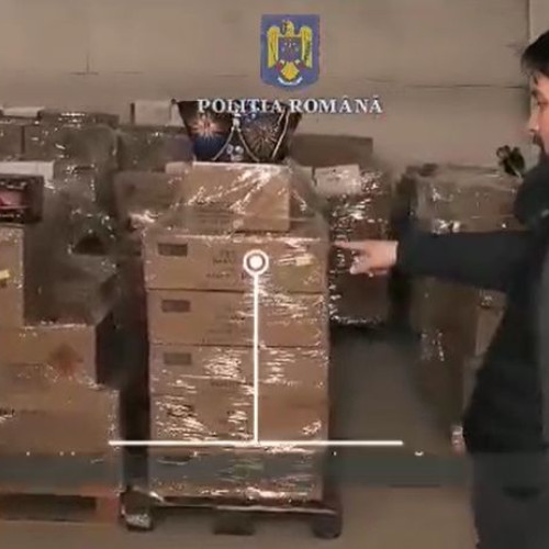 Aproape două tone de artificii descoperite în coletele unei firme de curierat din Ilfov