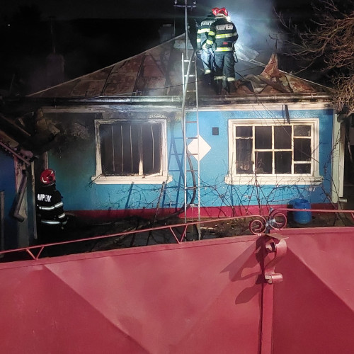 Incendiu devastator în Curtești din cauza unei sobe neglijente
