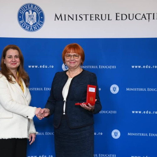 Doamna profesor Mihaescu Mirela, decorată cu "Meritul pentru învățământ"