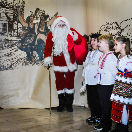 Spiritul sărbătorilor adus la copiii din Aninoasa