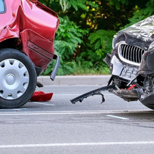 Cine e vinovat în cazul accidentelor de circulație cauzate de frânarea bruscă?