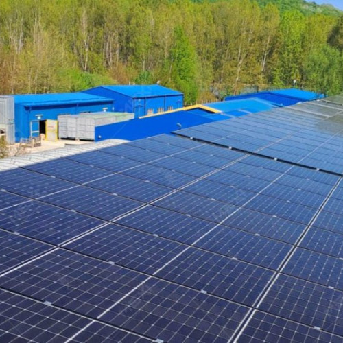 Kronospan România va construi cel mai mare sistem de panouri fotovoltaice pe acoperiş în Braşov