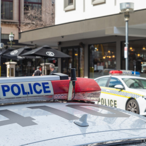 Părinți din Adelaide, acuzați de fraudă și neglijare după ce ar fi falsificat diagnosticul de cancer al fiului lor