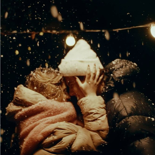 ADI lansează melodia „Acelasi oras”, un imn al iubirilor pierdute