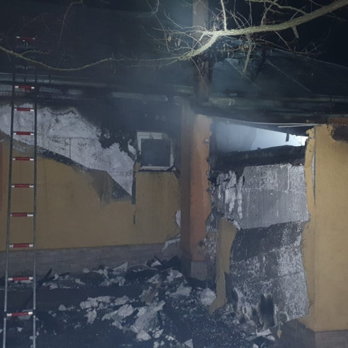 Incendiu la Saveni: O mamă și fiica ei s-au salvat dintr-o anexă în flăcări