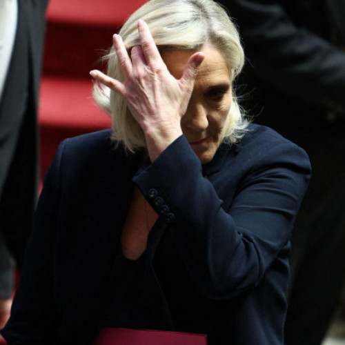 Marine Le Pen își schimbă strategia în politica franceză