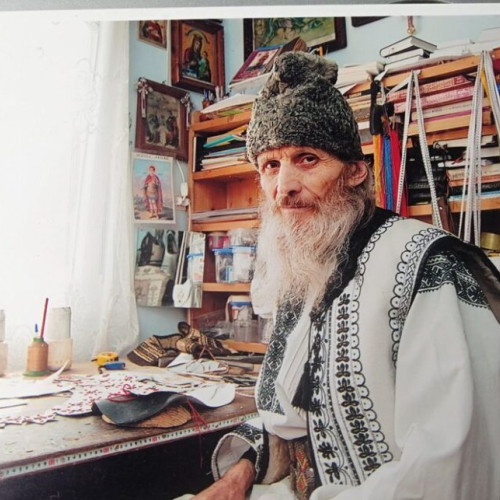 catalog cu meșteșugari și omagiu pentru Ionica Moldovan