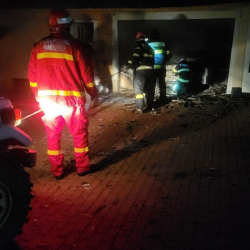 Incendiu la un autoturism într-un garaj din Huta Certeze