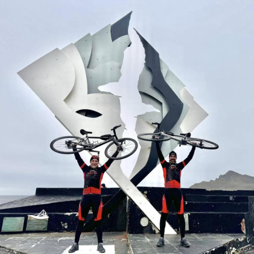 Doi clujeni ajung pe insula Capul Horn pentru a promova lectura și sportul