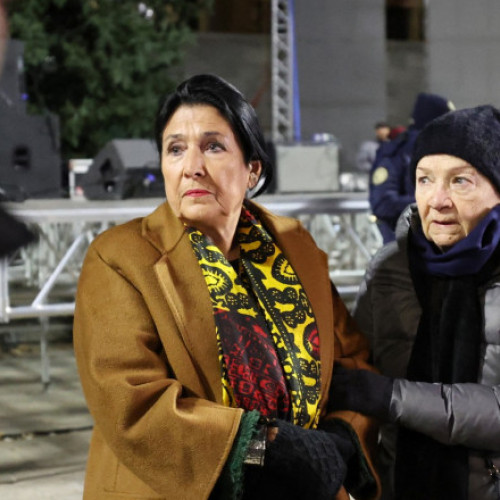 Criza politică în Georgia: premierul cere demisia președintei, iar protestele continuă