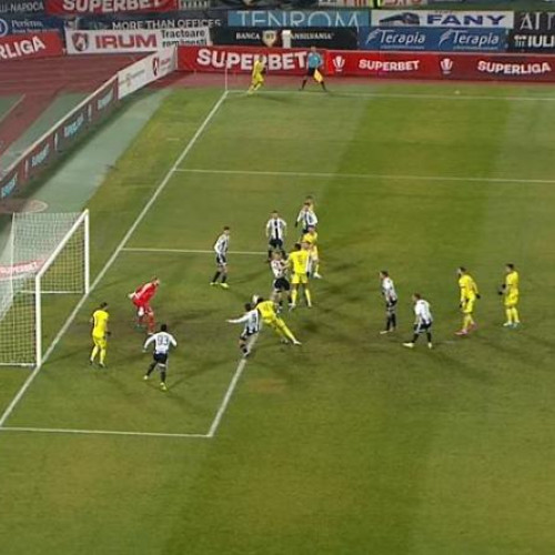 Universitatea Cluj câștigă și revine pe primul loc în Superliga