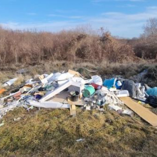 Alertă în comuna Florești: depozitare ilegală de deșeuri pe strada Lacului