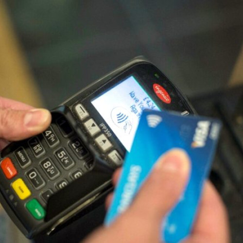 Tânără din Petroșani trimisă în judecată pentru fraudă financiară