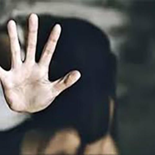 Mama minorelor sesizează abuzul și obține ordin de protecție