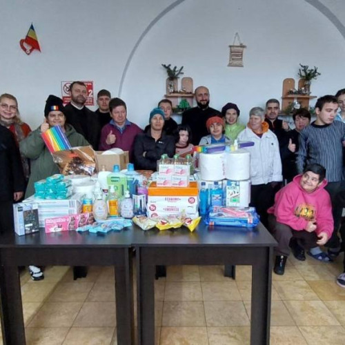 Preoți din Protoieria Pucioasa sprijină Centrul "Floarea Speranței" cu donații