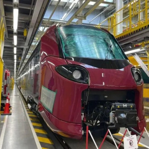 CFR Călători contestă decizia de atribuție a 13 rame electrice către Interregional Călători