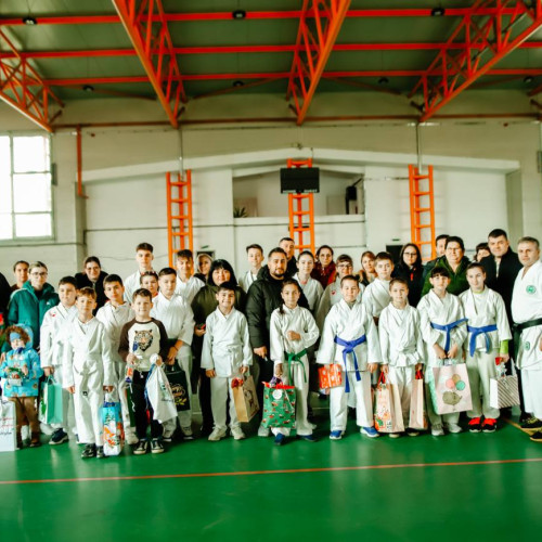 Copiii de la Clubul de Karate Suiko Titu au primit daruri de Crăciun