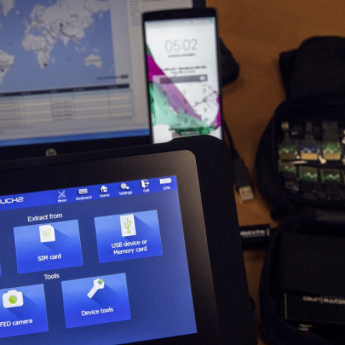 Poliția din Serbia supraveghează ilegal jurnaliști și activiști, conform unui raport Amnesty International