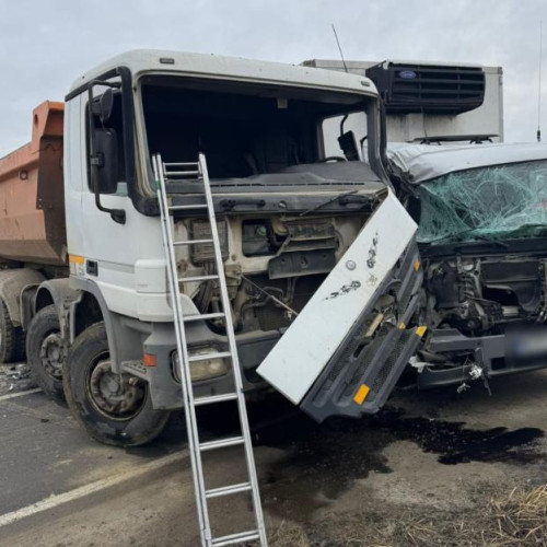 Accident rutier între Florești și Gilău, doi bărbați transportați la spital