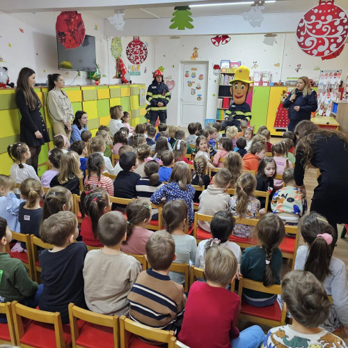 Pompierii, alături de preșcolarii din Botoșani, pentru siguranța copiilor