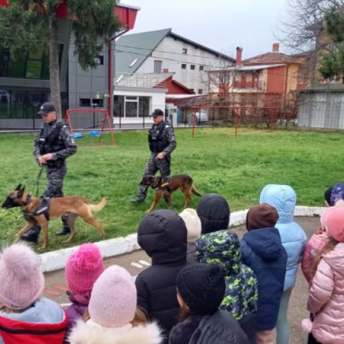 Întâlnire inedită între elevi, profesori și jandarmi la Botoșani