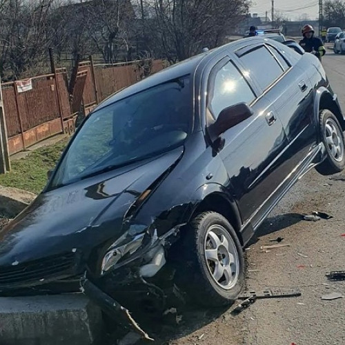 Accident rutier în Livada, un tânăr rănit
