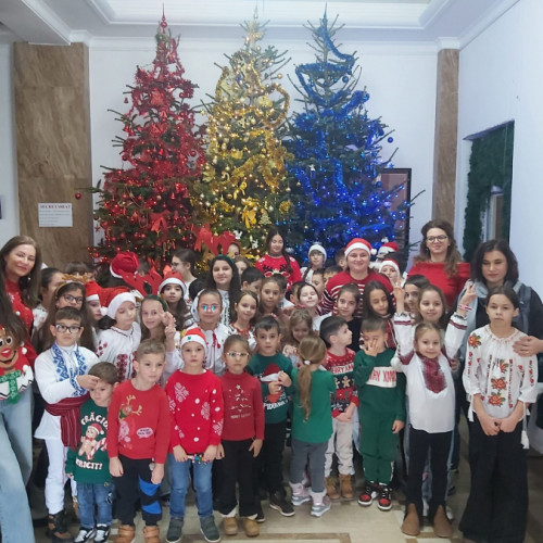 Colindătorii din Tuluceni aduc bucurie și lumină comunității