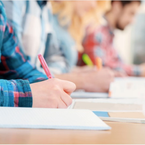 Ministrul Educației anunță introducerea disciplinei „Istoria comunismului din România” în licee