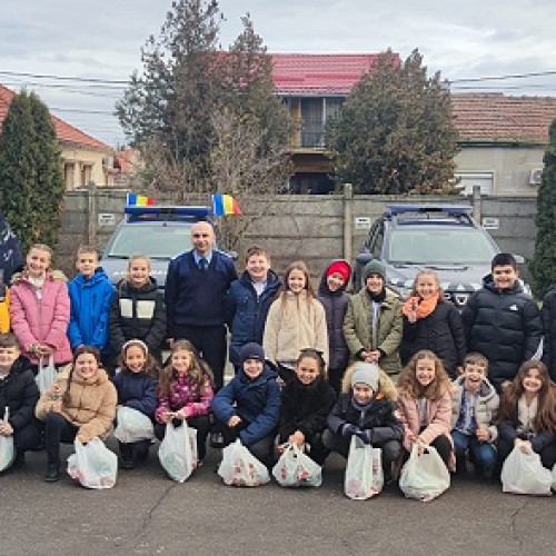 Colindători din Satu Mare aduc bucurie în comandamentul Jandarmeriei
