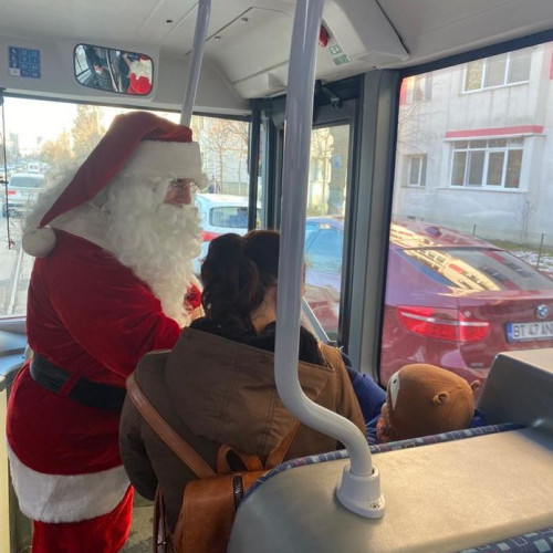 Autobuzul lui Moș Crăciun aduce bucurie copiilor din Botoșani
