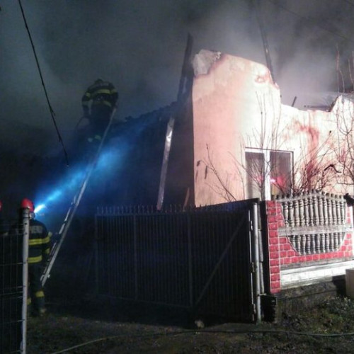 Incendiu devastator la o locuință, intervenție de 5 ore a pompierilor