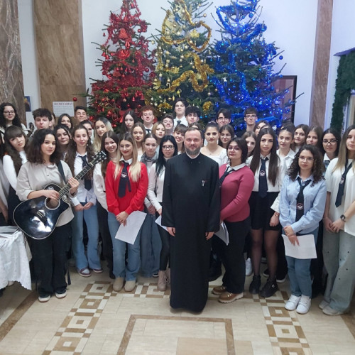 Corul Colegiului Național "Alexandru Ioan Cuza" din Galați încântă prin colinde