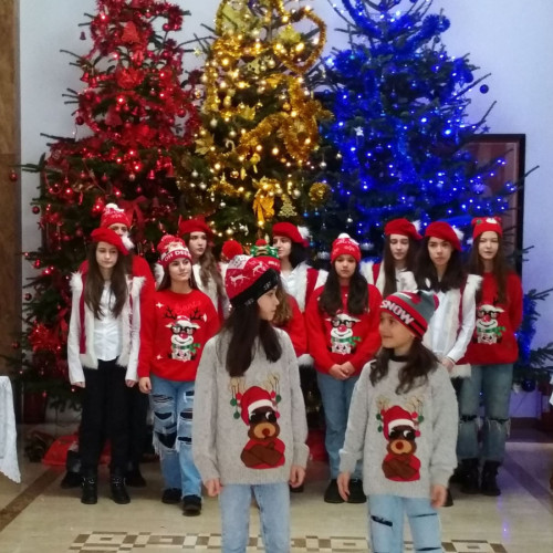 Talentul Grupului "Voces" din Galați aduce magia Crăciunului